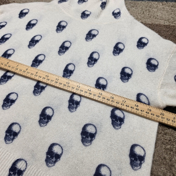 360CASHMERE SIZE M CASHMERE SKULL PRINT TURTLENECK SWEATER - Picture 7 of 8